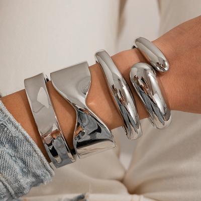 Senso del Design Metallo Liscio Goccia d'Acqua Abbraccio Bracciale Tendenza Moda Bracciale Primavera Bracciale Femminile