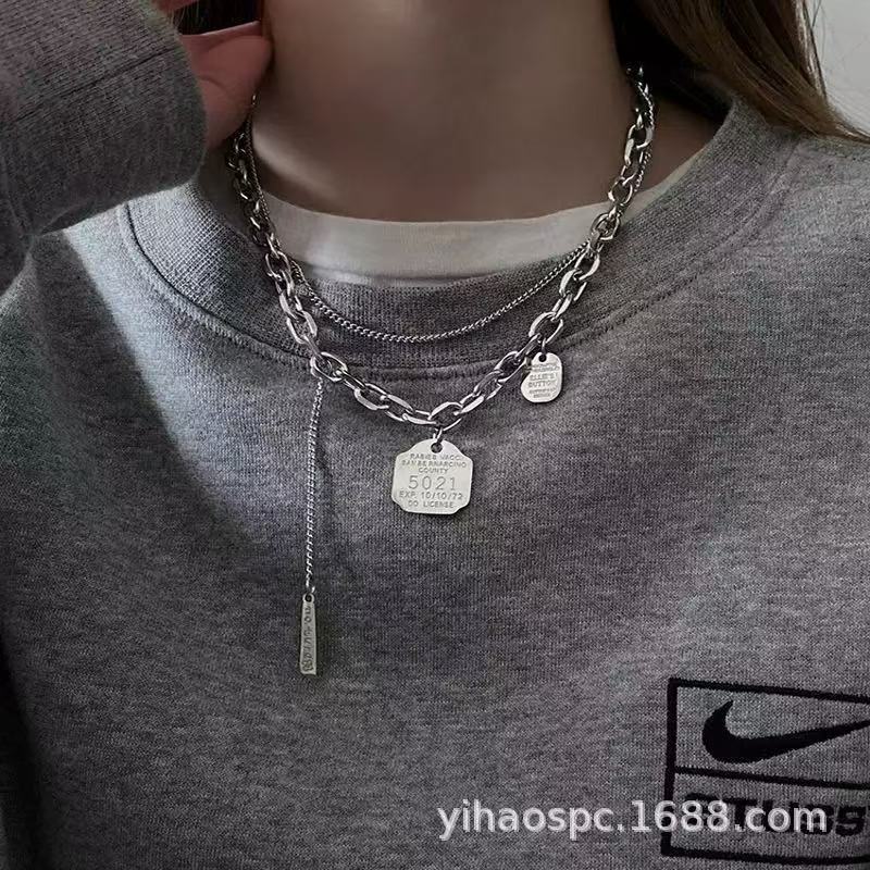 Square necklace women's versatile niche design sense sweater boys trendy cool hip-hop collarbone chain sweater accessories versatile