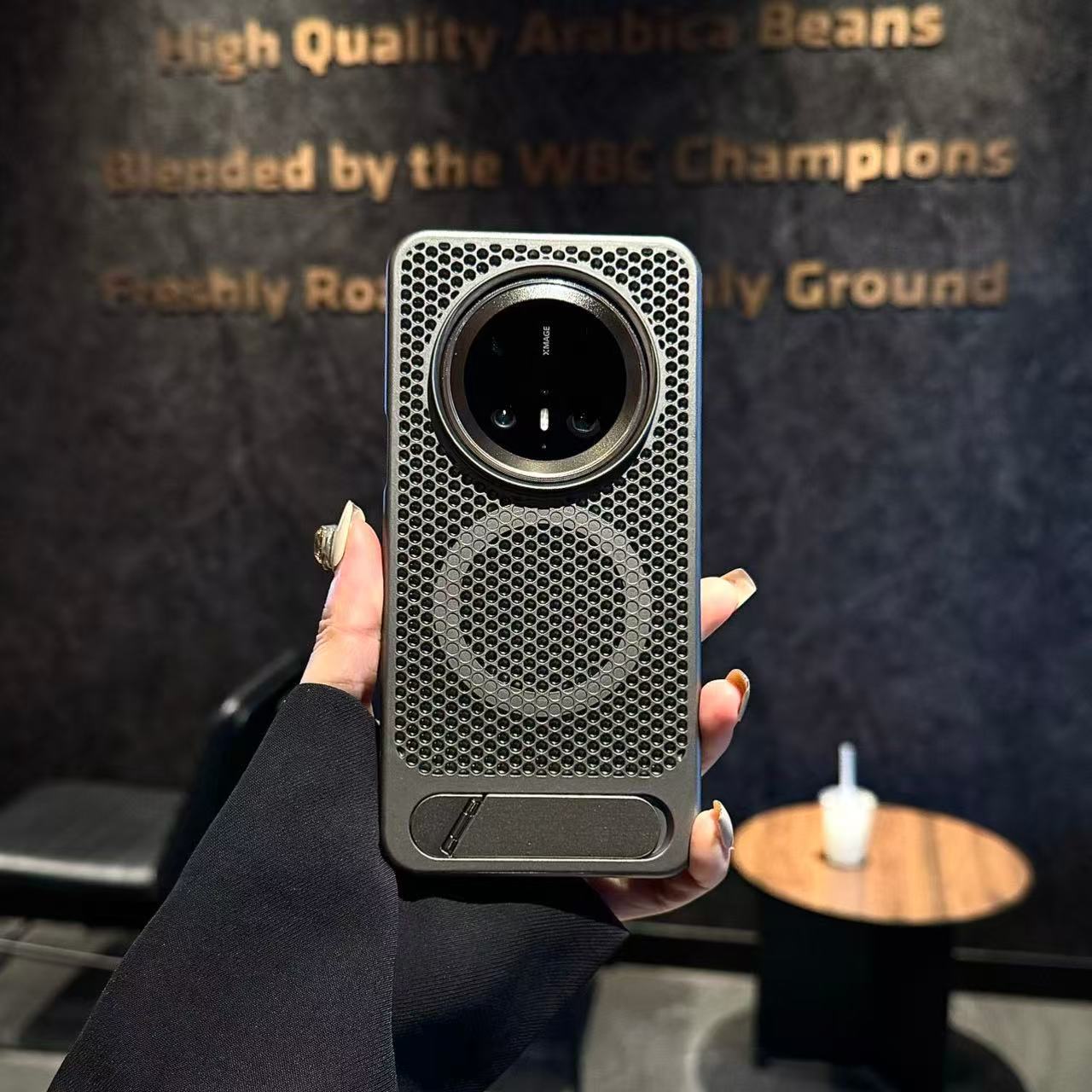 

Подходит для Huawei Mate70Pro Металлическая краска Полый медовый гребень Теплоотвод Магнитный Pura70 Невидимая подставка Чехол для мобильного телефона Huawei mate 70