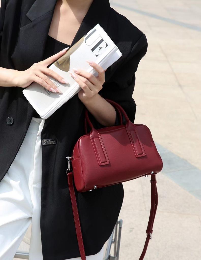 Leather women's bags autumn and winter new retro handbags women's large-capacity shoulder bags fashionable commuter messenger bags