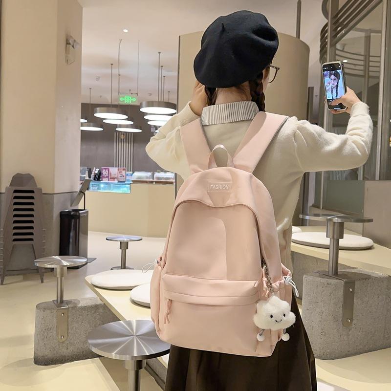 The schoolbag is fresh and sweet, and the solid color is versatile and simple. The schoolbag for junior high school students is light
