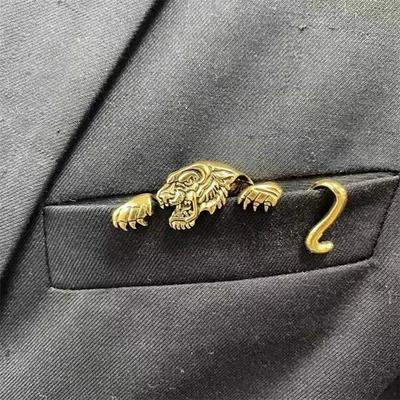 2Pcs Zinc Alloy Animal Brooches Vintage Style Exquisite Creative Lapel Pin Classic Design Crocodile Brooches Men Suits