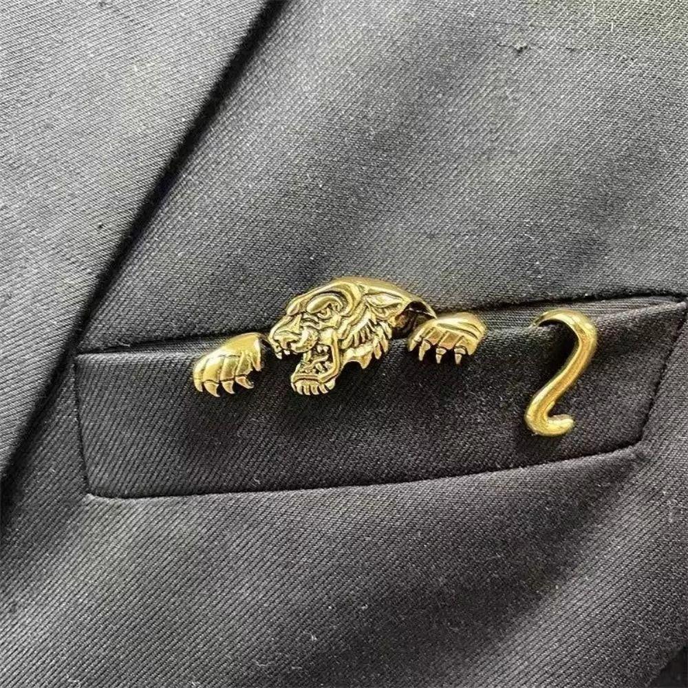 2Pcs Vintage Style Lapel Pin Zinc Zinc Zinc Alloy Tiger Brooches Tradition Retro Animal Brooches  Men Suits