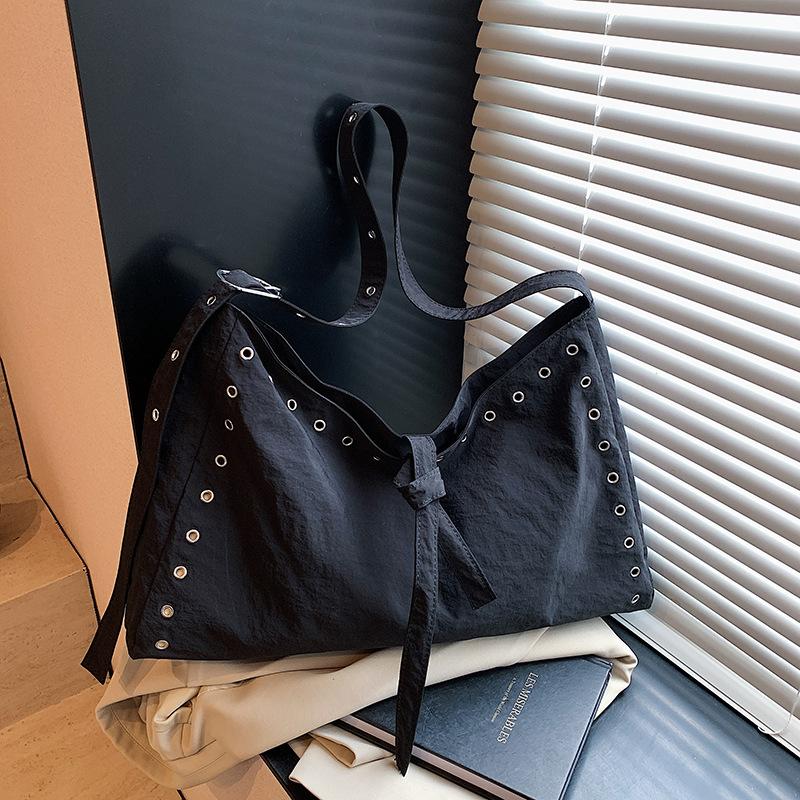 Foreign Order Niche Punk Style Fashion Rivet Bag Women 2025 Tote Bag Large Capacity Lightweight Shopping Bag