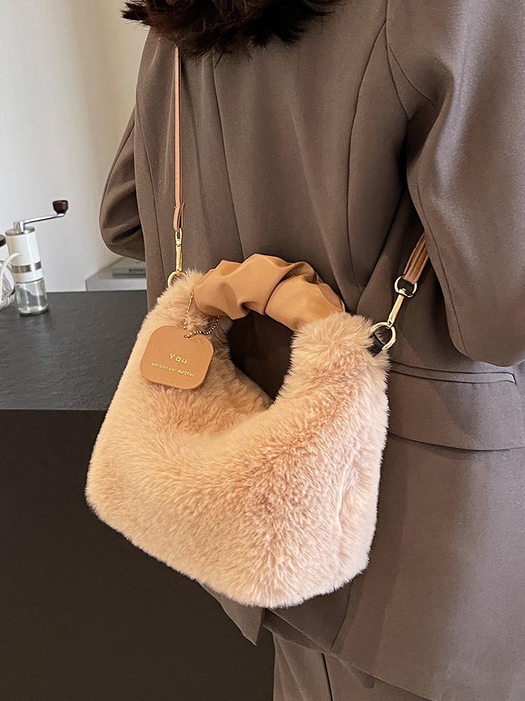 2024 Winter Fairy Plüsch Faltenhandtasche - High-End Influencer Favorit, Damen Umhängetasche/Crossbody-Tasche