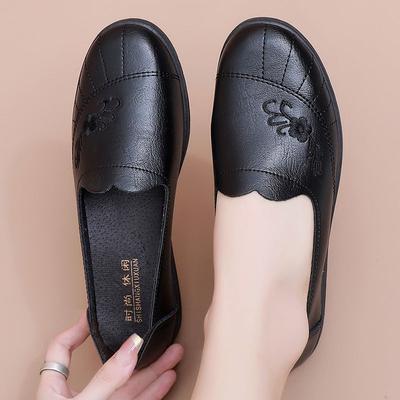 Novos sapatos de primavera confortáveis sapatos de sola macia sapatos de couro simples sapatos de sola plana sapatos para mulheres idosas de meia-idade e idosas