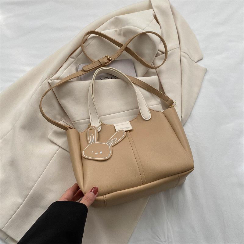 

Retro soft leather atmospheric commuter bag women s 2025 spring and summer new handbag popular messenger tote bag this year хаки