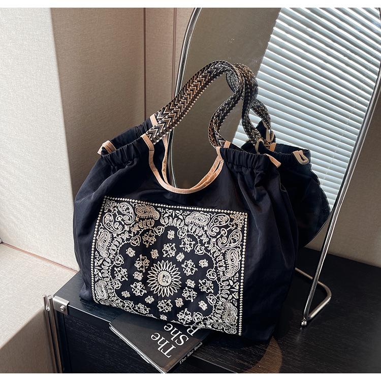 Trendy handheld cloth bag women's large-capacity waterproof silk cloth embroidery tote bag personalized pattern lightweight shoulder bag