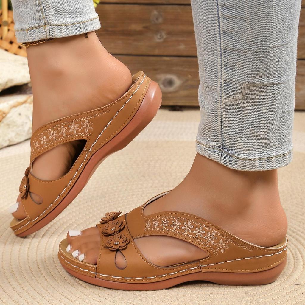 Fashion New Women's Slippers Casual Flower Hollow Wedge Beach Shoes Outdoor Fashion Platform Comfortable Sandals Plus Size 43