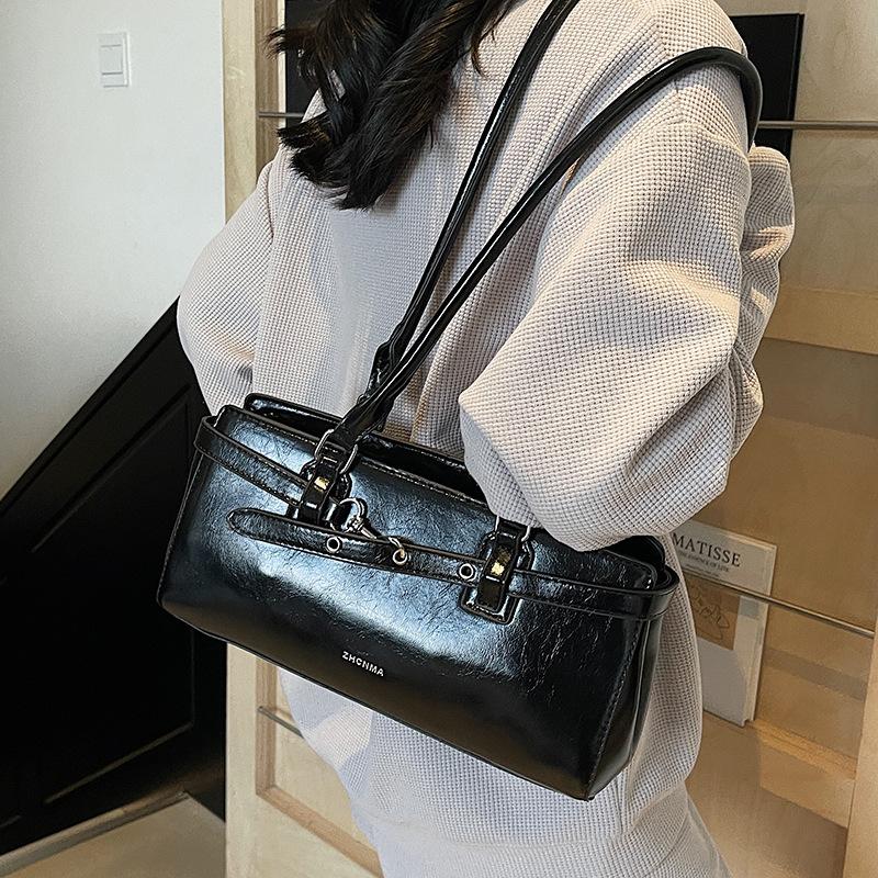 Neue modische und beliebte einfache Unterarmtasche im Lokomotivstil, Damen-High-End-Pendler-vielseitige Temperament-Umhängetasche