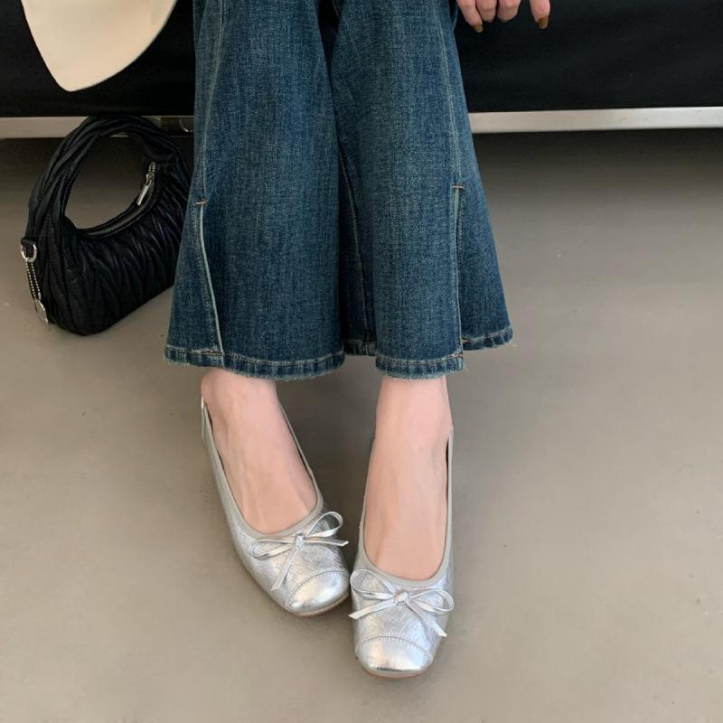 French retro square head bow single shoes women's 2025 autumn new commuting one-pedal thick heel shallow mouth grandma shoes