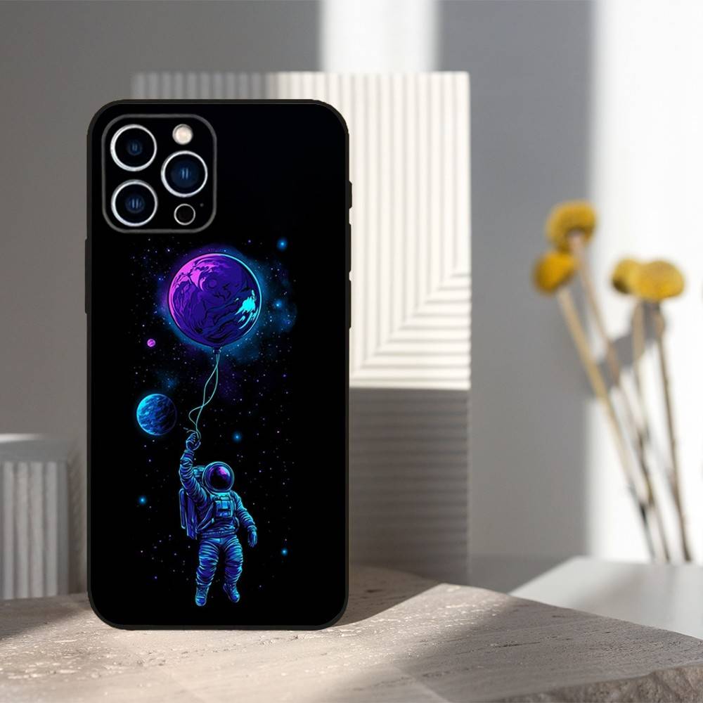 Cute Cartoon Astronaut For iPhone 13,16,11,14,17,12,15,Plus,Pro Max,XS,X,XR,SE,Mini,8,7,Phone Case Soft Silicone Black