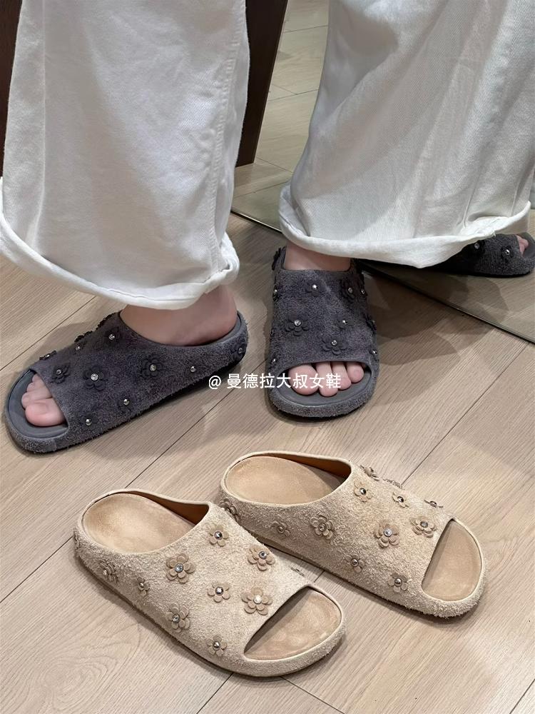

Fashion Platform Round Toe Vintage Slippers Rhinestone Summer 2025 Niche Studded Suede Flower Flip-Flop Sandals 40