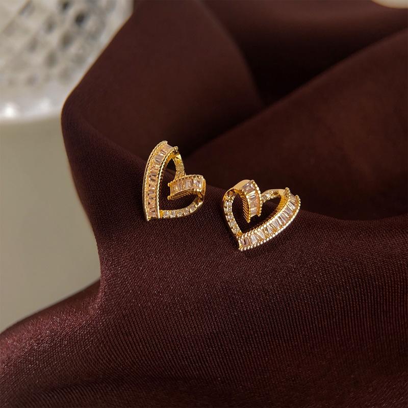 Elegant Zircon Heart Stud Earrings for Women - Silver Needle, Sweet Temperament, Fashionable High-End Accessories