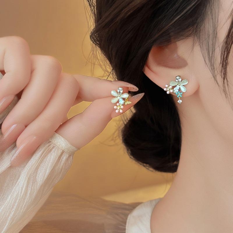 Small fresh diamond petal opal oval stud earrings exquisite light luxury small versatile high-end super flash earrings