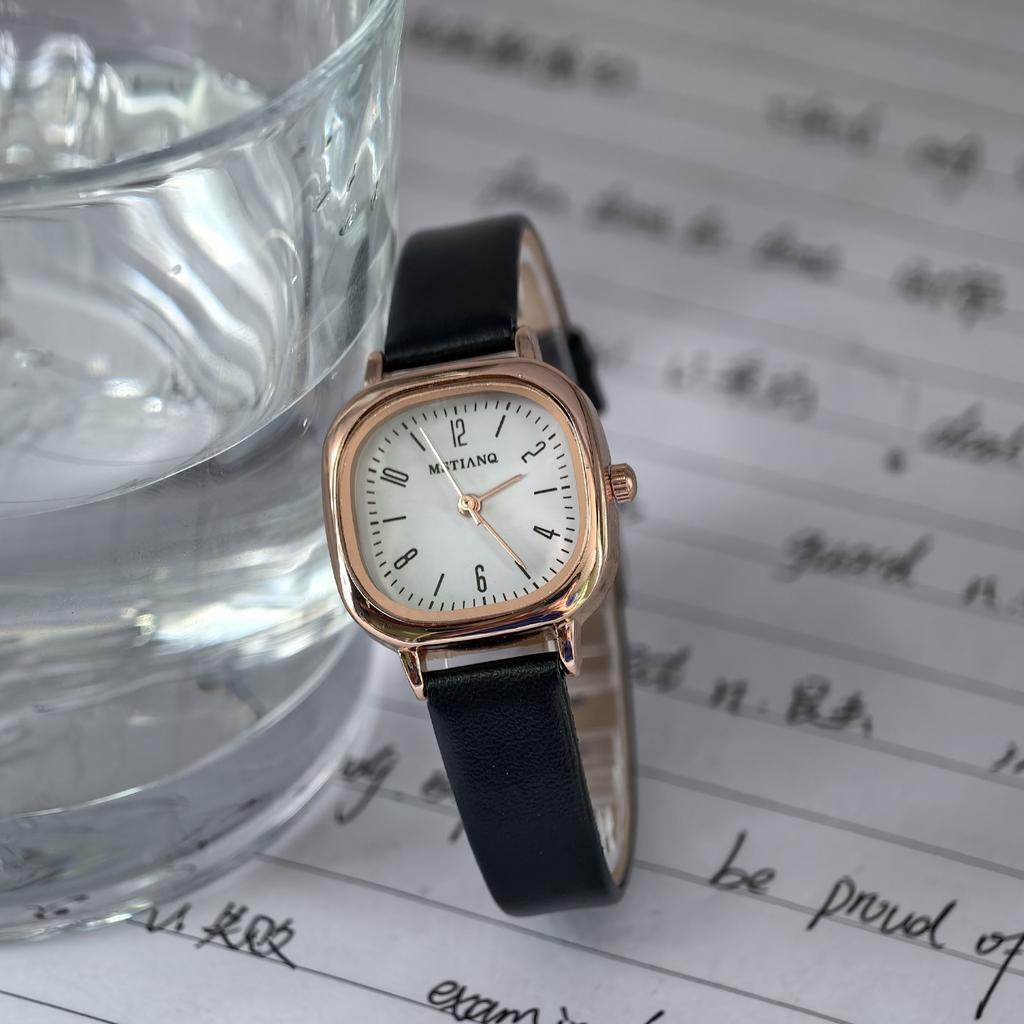 Retro Exam Watch Female Student High Value Light Luxury British Small Fragrant Style Small Dial Women'S Quartz Watch
