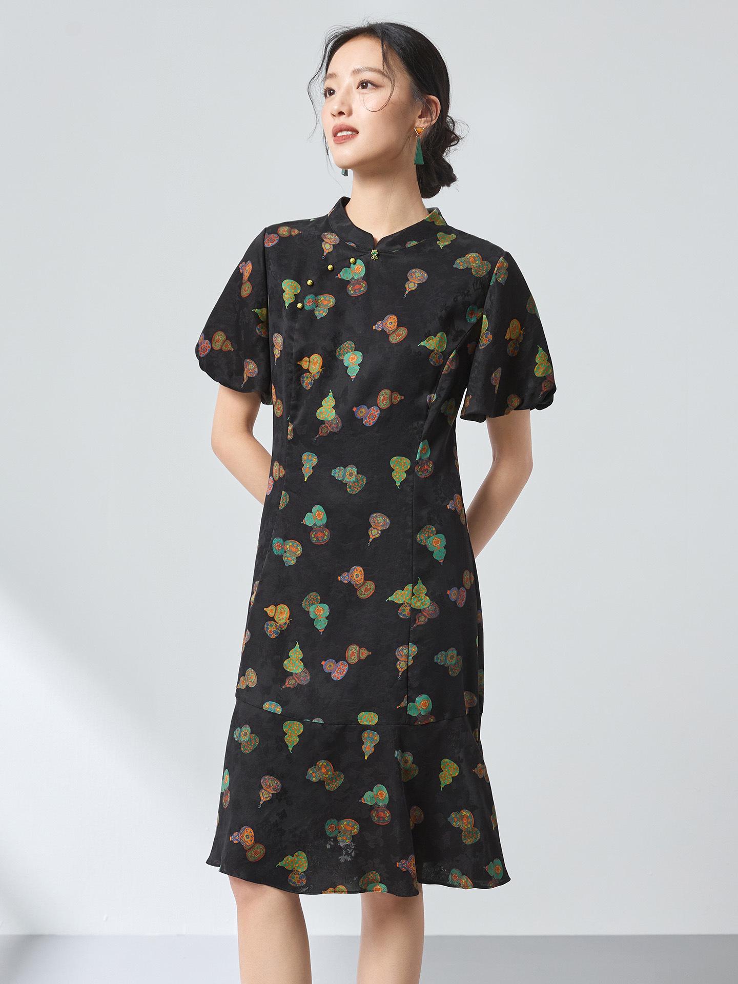 Elegant Chinese Style Red Cloud Gauze Slimming Dress - 100% Mulberry Silk, Stand Collar, Printed Design Medium
