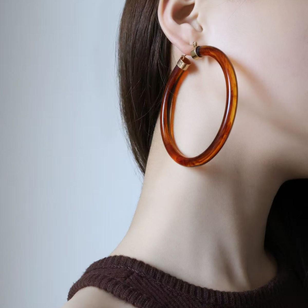 

Ретро Серьги Большие Круги: Женские универсальные, уникальные, модные серьги-кольца с простым, но смелым дизайном 20mm