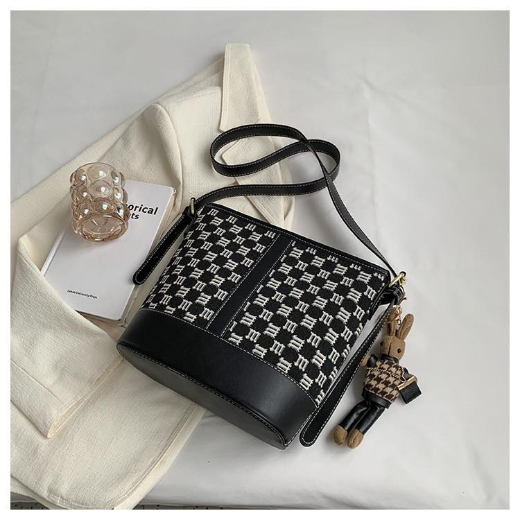 IELGY Ladies Messenger Bag Fashionable All-Match One-Shoulder Checked Bucket Bag