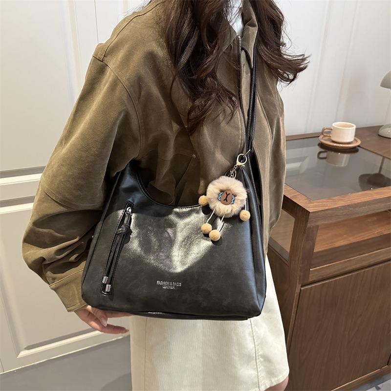 Commuter retro new fashion tote bag women's versatile casual personality Korean version large-capacity messenger bag