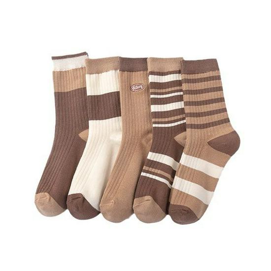 "Maillard Mid-Tube Pile Socks for Men and Women - Coffee & Black Contrast, Perfect All-Match for Autumn and Winter."