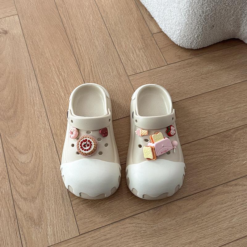 

Модные универсальные милые мультяшные туфли с двумя отверстиями для ношения, женские летние новые пляжные крутые шлепанцы на толстой подошве, тренд 39-40 бежевый