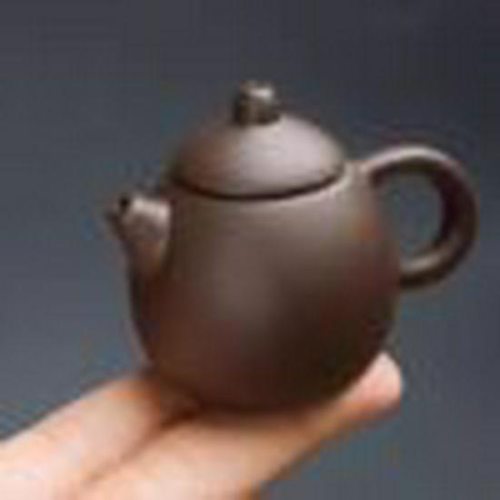 Mini Yixing Zisha Teapot Set with Tea Pet Ornament - Small Ceramic Chinese-Style for Wealth Attraction