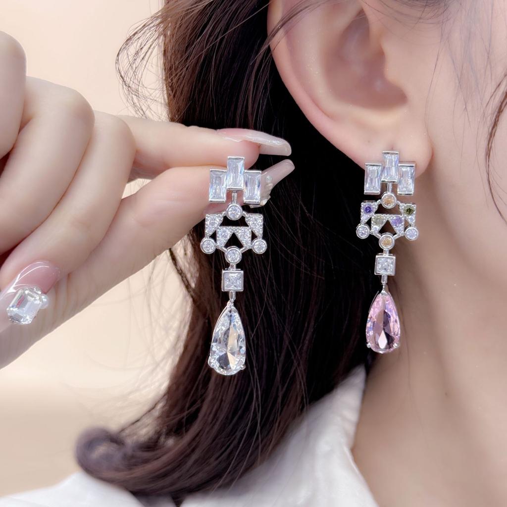 Women's Light Luxury Design Elegant Geometric Zircon Water Droplet Earrings Fashionable And Versatile Niche Design Earrings