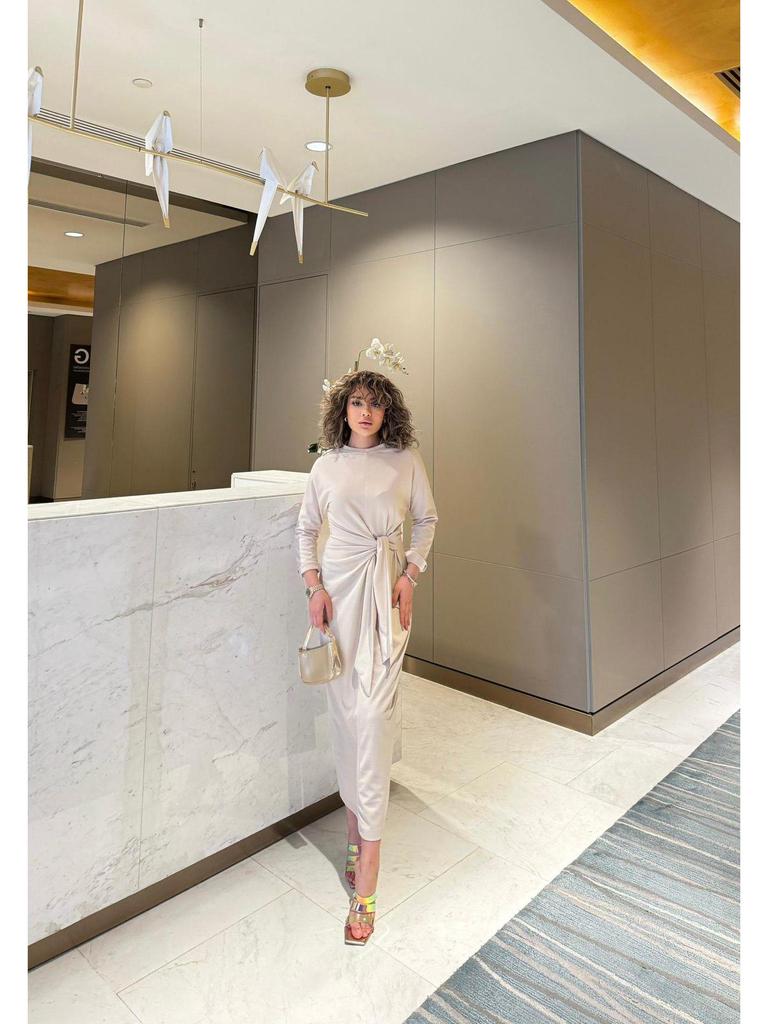 2024 Elegantes Baumwoll-Midikleid mit Schnürung in Slim Fit