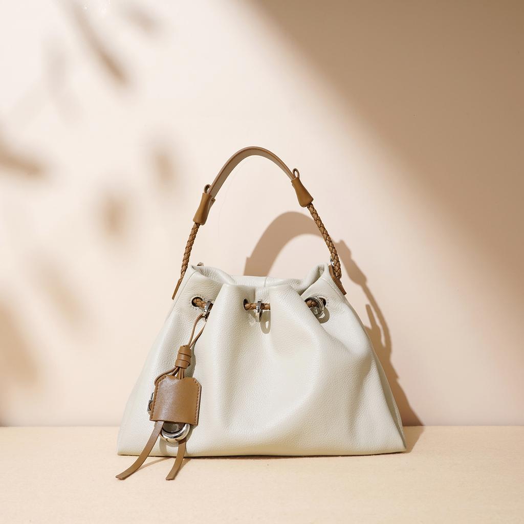 New Niche Design Portable Commuter Versatile Fashion Shoulder Bag Messenger Bag Women's Senior Simplicity