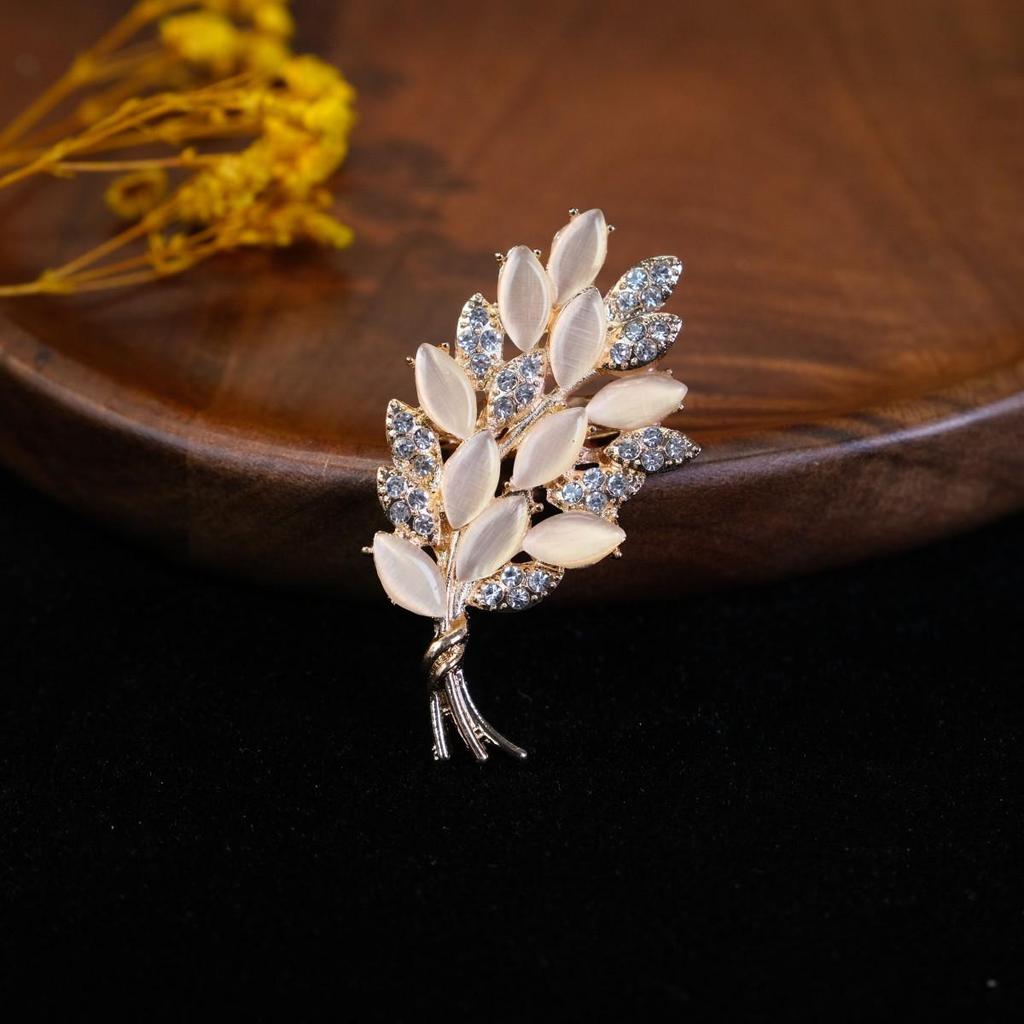 Broșă Elegantă Fluture Ochi de Pisică cu Strass-uri - Design Anti-Alunecare și Versatil