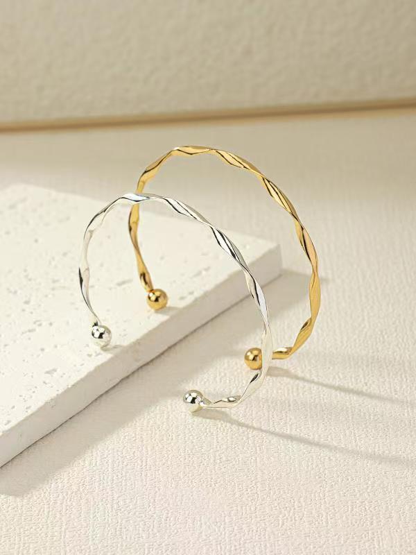 

Fashion twist bracelet, simple temperament, niche line design, high-end open bracelet