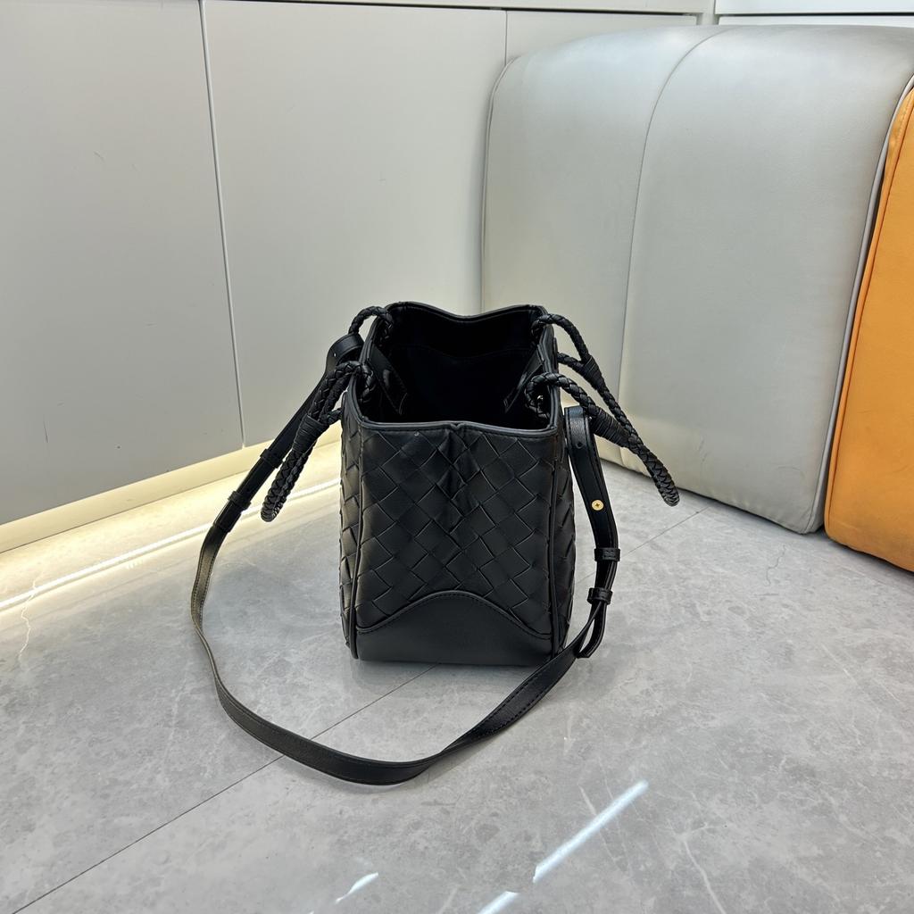 Cross-border New Cowhide Woven Basket Bag Retro Premium Portable Vegetable Basket Bag Large Capacity Shoulder Messenger Women's Bag