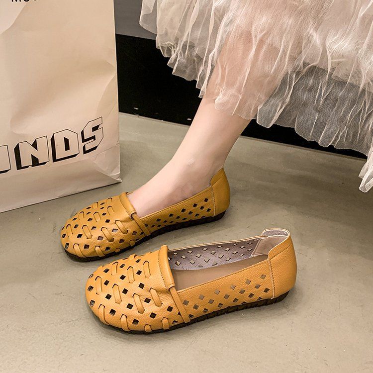 Summer New Breathable Hollow Women's Doudou Shoes Soft Sole Soft Surface Flat Bottom Comfortable One-pedal Single Shoes Large Size Mother Shoes