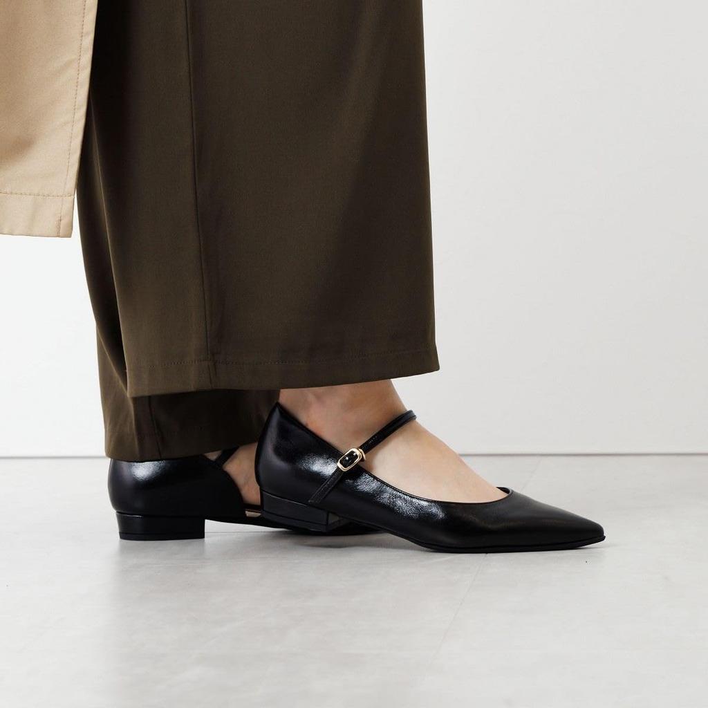 HIMIKO Himiko Pointed-toe Flat Pumps with Straps, Side-open Mary Jane Style, 651301, Black, Size 240.