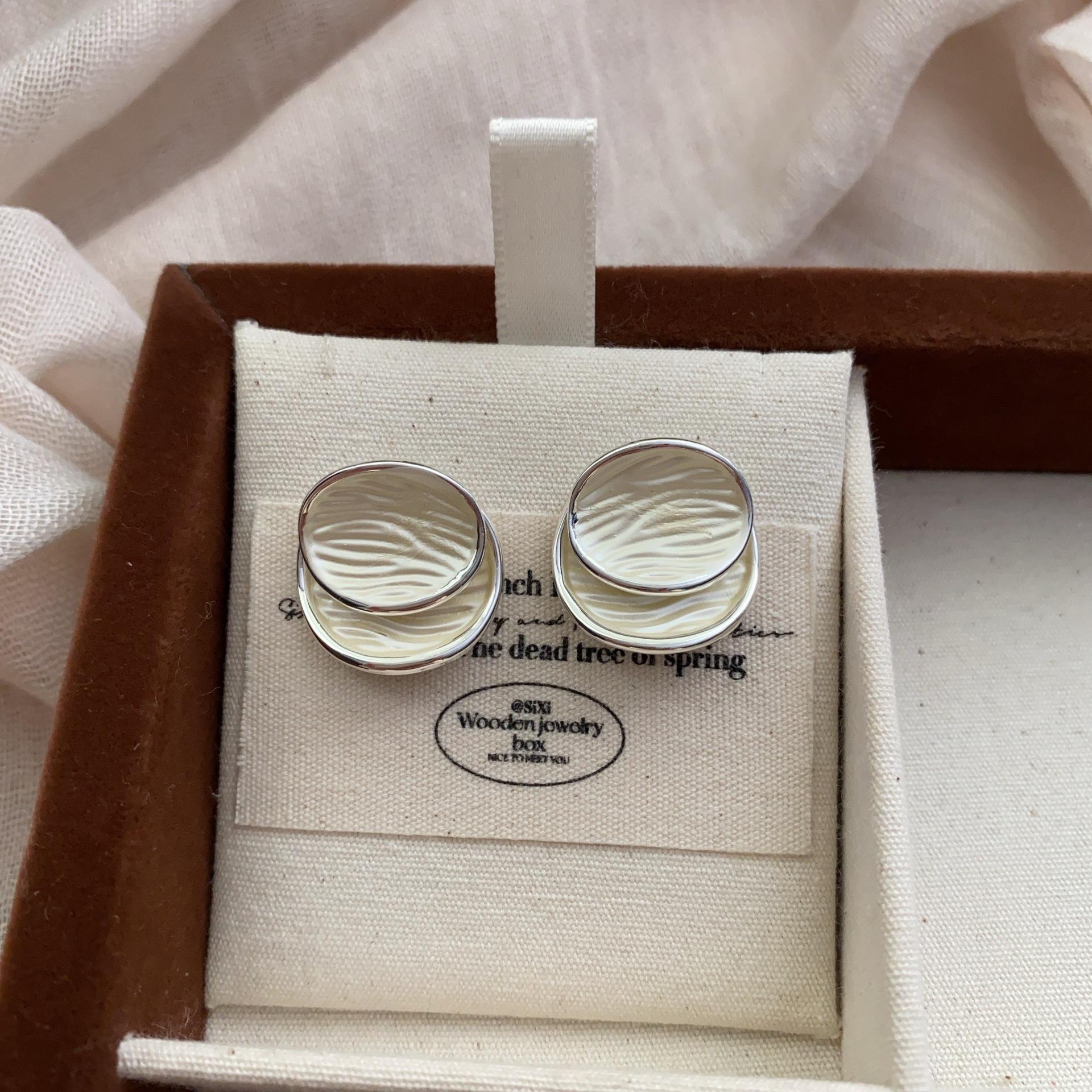 

Unique Design, Double-Layer Oval Earrings, Niche Stud Earrings, Light Luxury, Fashionable, Versatile, Small Fragrance, Simple And High-End Earrings