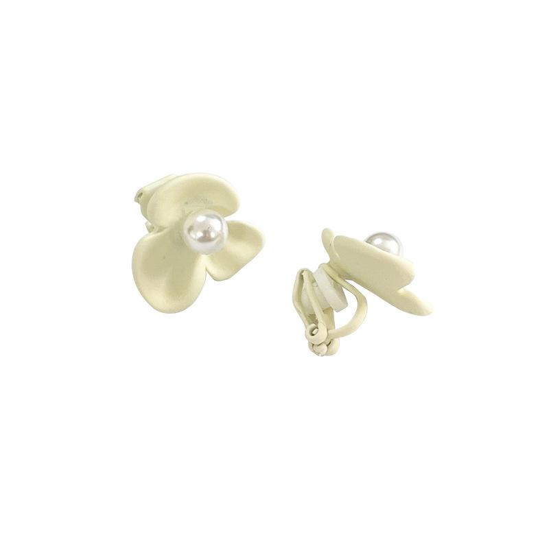 Sweet Golden Floral Pearl Ear Clips For Women No Piercing Needed Elegant Evening Party Fashion Jewelry Accessories