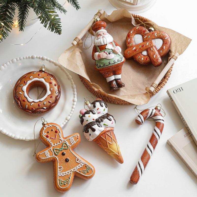 New plastic gingerbread pendants, hanging Christmas tree ornaments, ornaments, atmosphere arrangement items