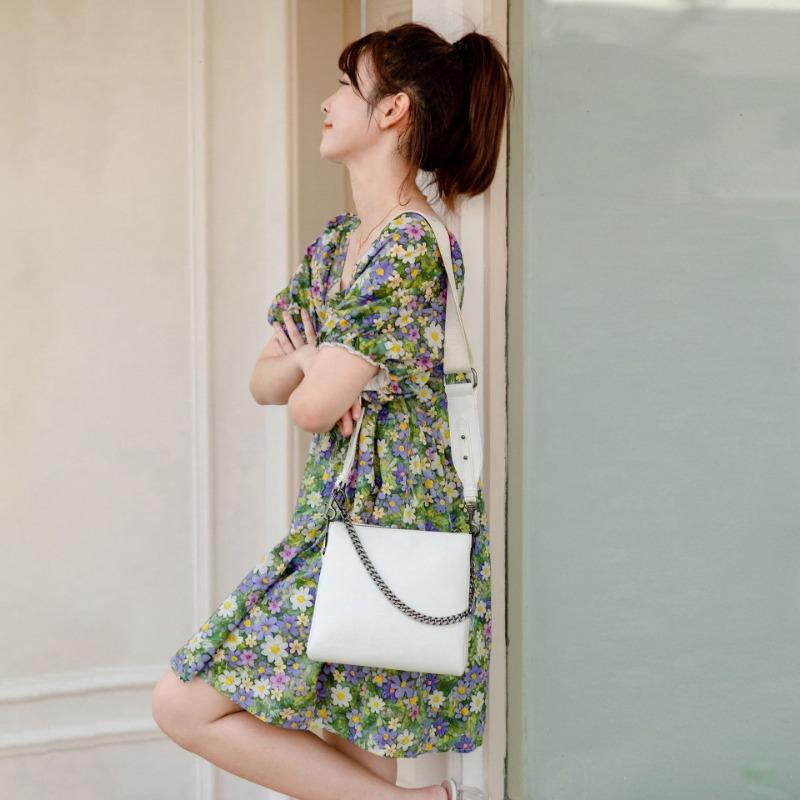 Bag Women's Trendy Leather Shoulder Messenger Bag Premium Texture Portable Commuter Bag Large Capacity Messenger Bag