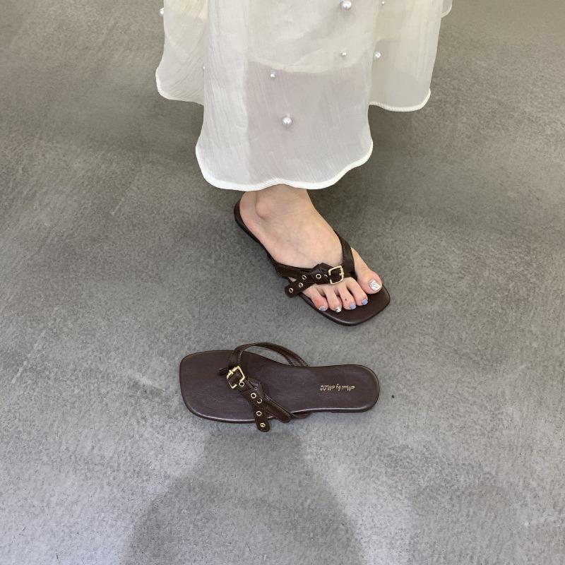 Fashion Summer New Studded Sandals Women's Outside Wear Vintage Square Toe Open Toe Clip Toe Soft Sole Non-slip Wear-resistant Flats