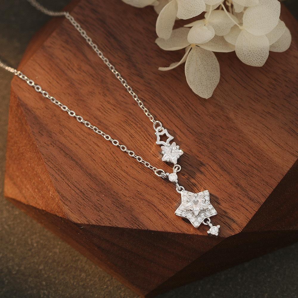 Flash diamond star necklace women's 2025 new light luxury niche neck chain light luxury niche design ins wind collarbone chain