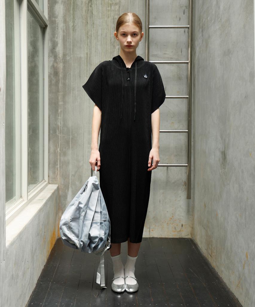 Waiowai Easy Pleated Hooded Long Dress_Black