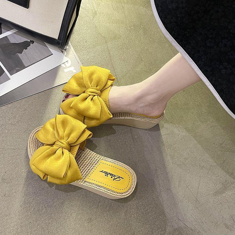 Non-slip lightweight sweet explosive slope heel slippers women's beach slippers women's 2025 summer new Internet celebrity sandals go out