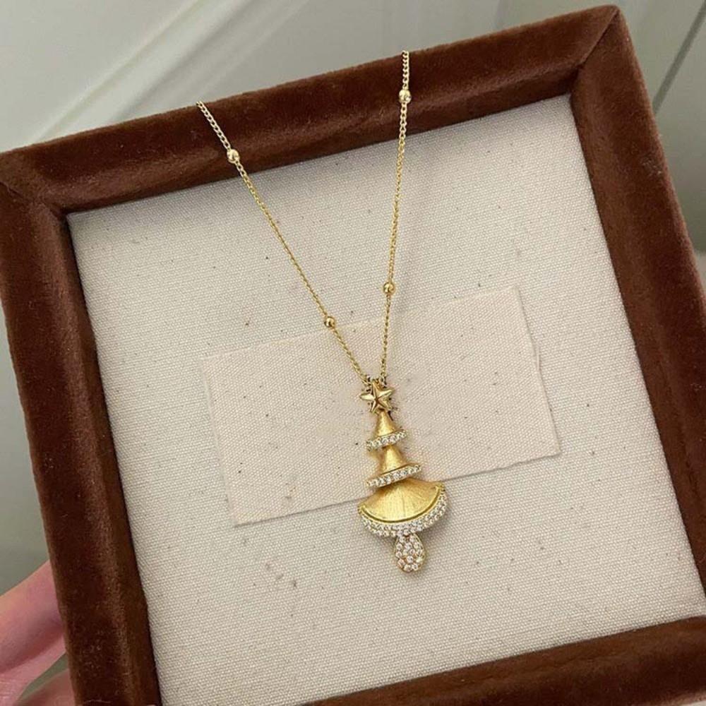 High-end Golden Collarbone Chain Luxury Exquisite Neck Pendant  Neck Accessories