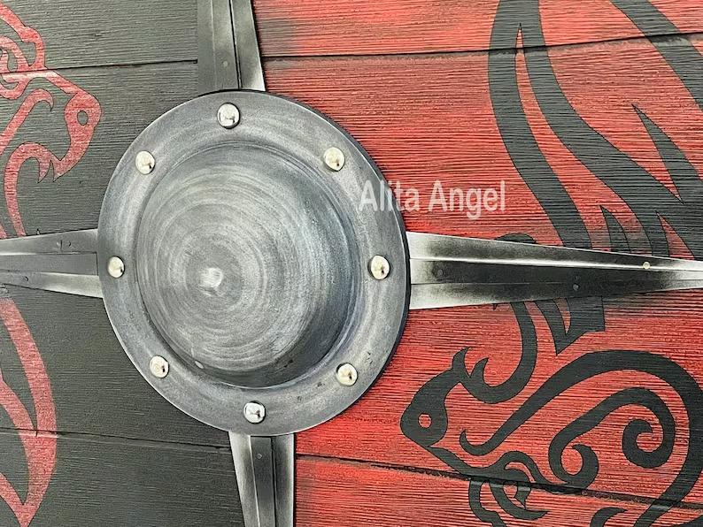 

Wooden Viking Shield: Battleworn Bear Design - Reenactment, Cosplay червоний