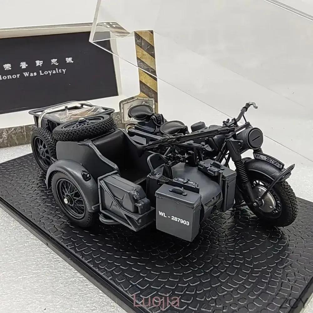 Exclusive 1 / 24 BMW R75 motorcycle with sidecar