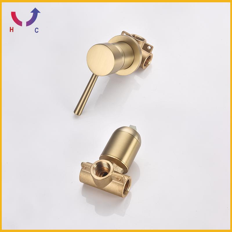 Luksusowy zestaw prysznicowy ścienny w kolorze szczotkowanego złota, ukryty system prysznicowy, mosiężna bateria mieszająca wodę ciepłą i zimną, deszczownica łazienkowa