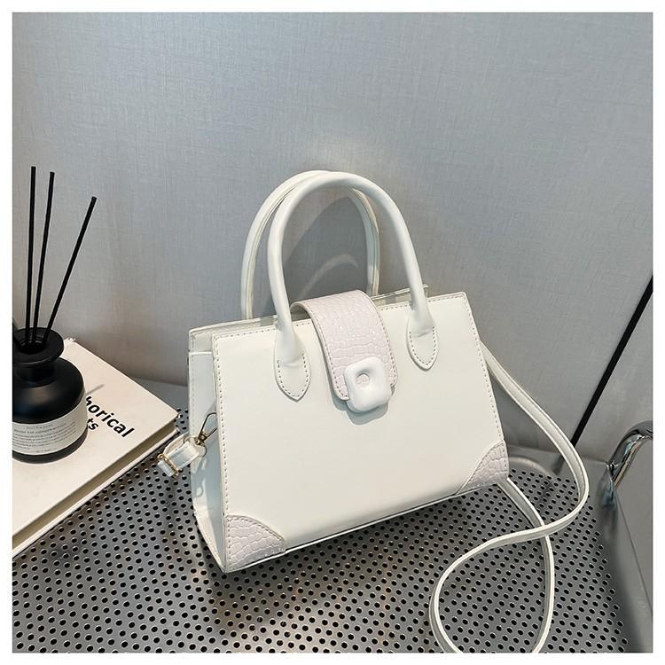 High-value fashion handbag 2025 spring new niche design versatile ins shoulder messenger bag small square bag