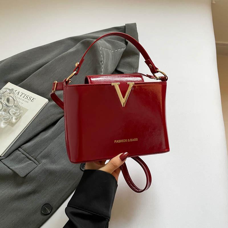 New 2025 Simple V-shaped Decoration Portable Ins Fashionable Foreign Style Shoulder Crossbody Trendy Bucket Women's Small Bag