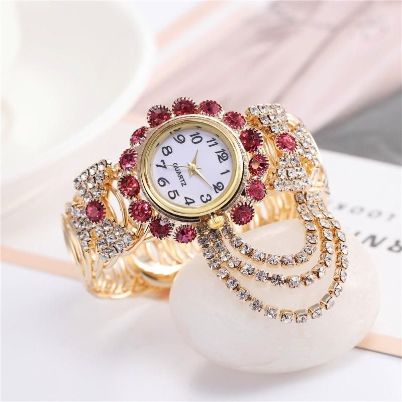 Trendy Fashion Women's Watch with Diamonds Digital Quartz Women's Bracelet